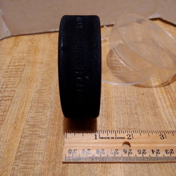 Vintage Tampa Bay Lighting NHL Hockey Puck Made In Czechoslovakia Official - Picture 10 of 10